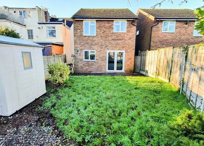 Cheerful 4-Bedroom House