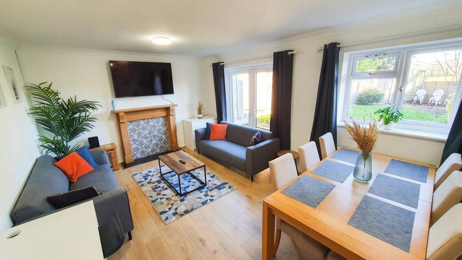 Cheerful 4-bedroom House Челтенхам